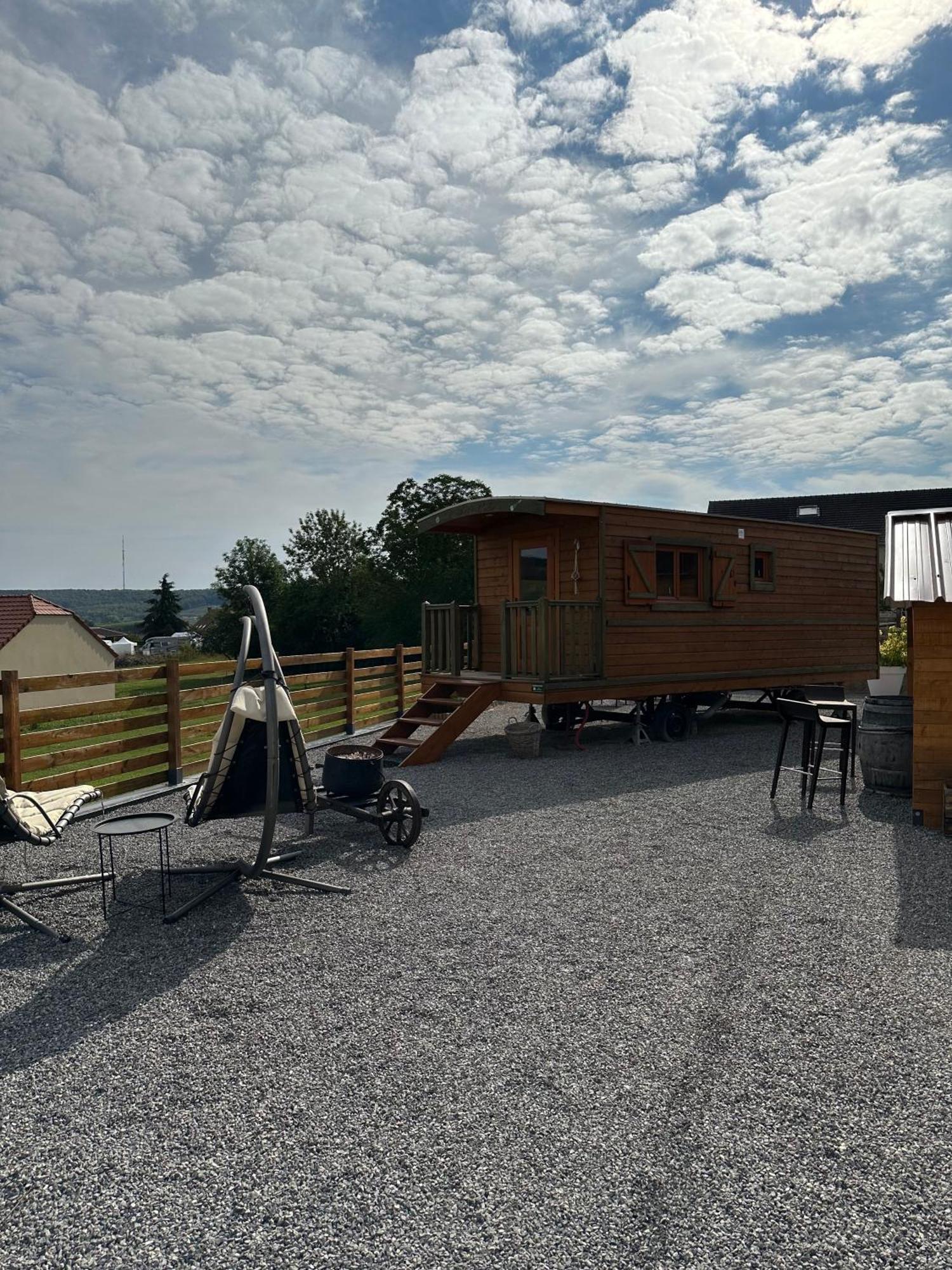 Chalet Chez Celia, Roulotte En Champagne Fleury-la-Riviere